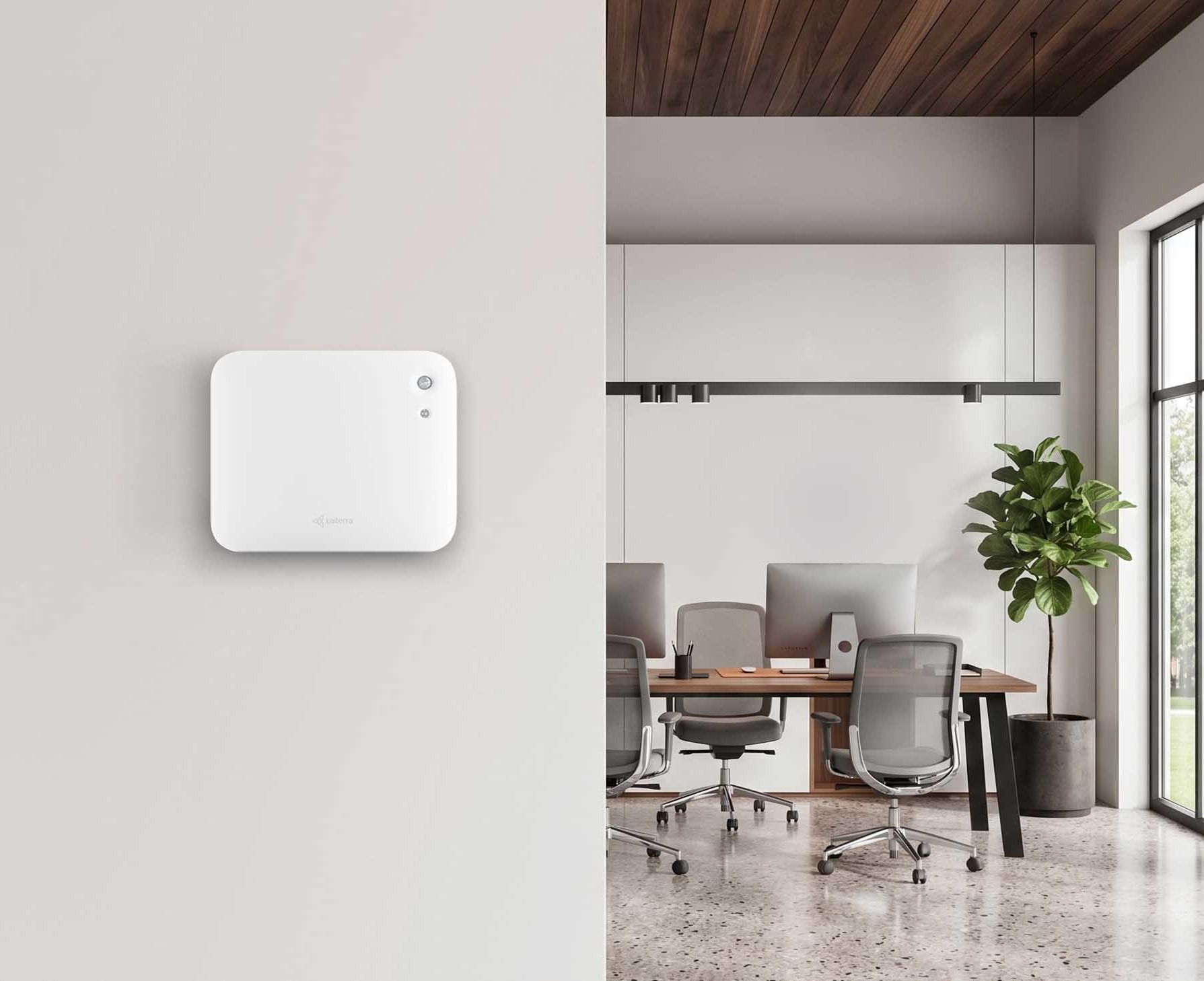 Monitor light with the Sensedge go